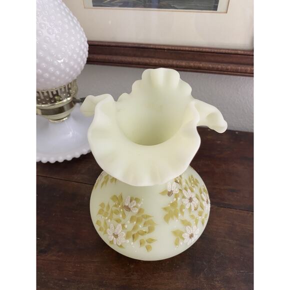 Vintage Fenton Hand Painted Daisies UV Vaseline Custard Ruffled Edge Vase SIGNED - Picture 2 of 6